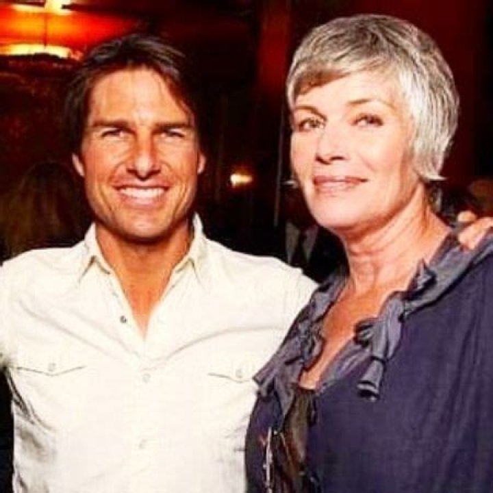 About Kelly McGillis popularity, married life, net worth, height, weight, children, early life.