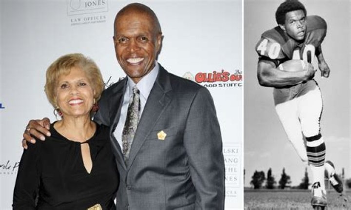 Ardythe Bullard: Gale Sayers Wife Age, Wiki, Biography, Family and Children