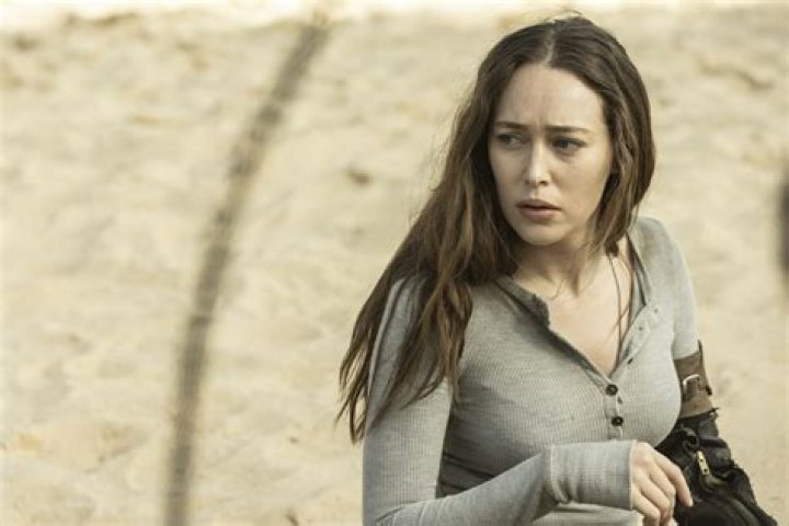 Is Alycia Debnam-Carey Pregnant? Boyfriend Name, More On The Fear Of The Walking Dead Actress
