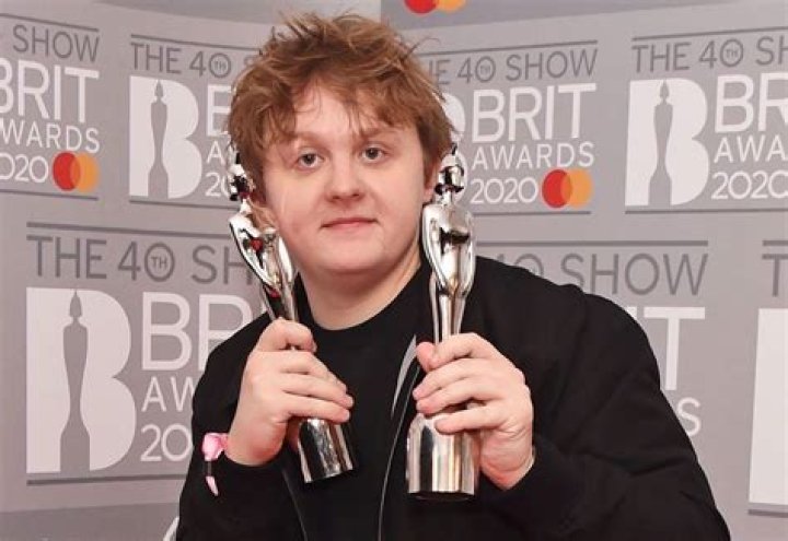 Lewis Capaldi (Singer) Wiki, Bio, Height, Weight, Age, Girlfriend, Net Worth, Family, Career, Facts
