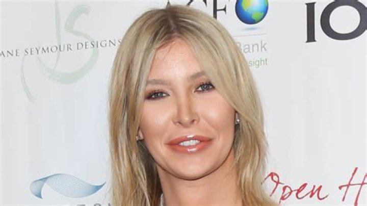 Unveiling Sophia Hutchins Wiki: Discoveries That Inspire